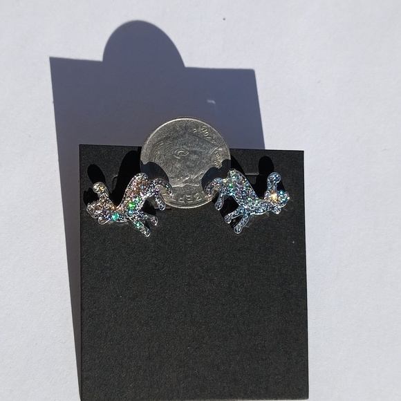 Christmas reindeer earrings| women's jewelry Holiday theme stud earrings NEW - Picture 2 of 4